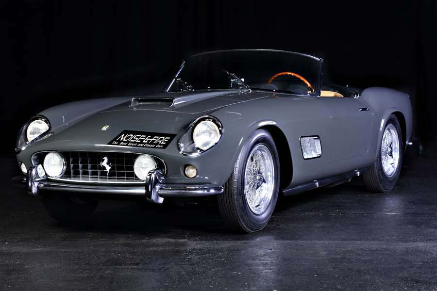250 GT LWB CALIFORNIA SPYDER detail 1